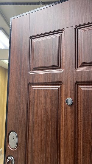 Входная дверь  