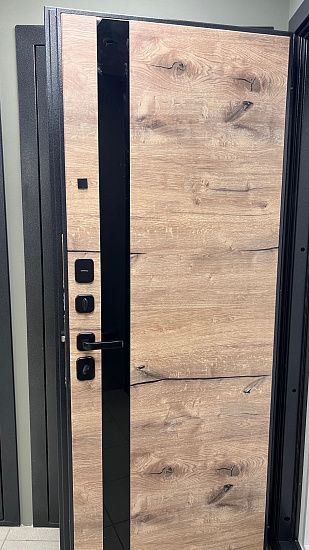 Входная дверь  