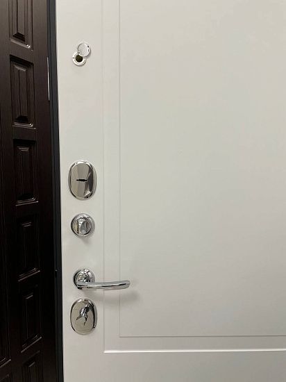 Входная дверь  